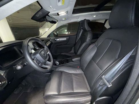 Used 2025 Volvo XC40 B5 Plus AWD/4WD image 5