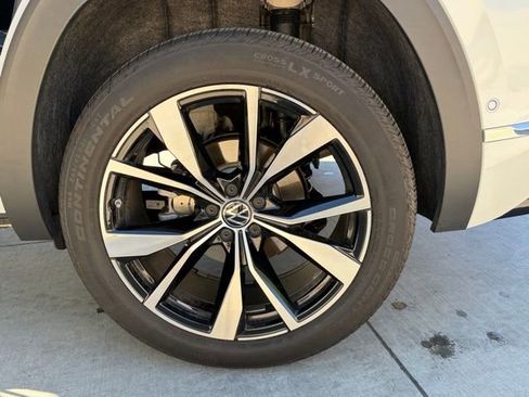 Used 2024 Volkswagen Atlas Cross Sport SEL Premium R-Line image 9