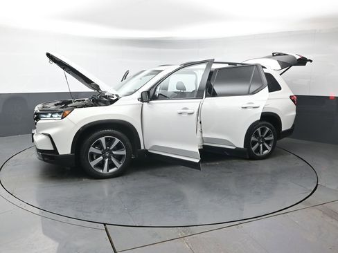 Used 2023 Honda Pilot Elite image 45