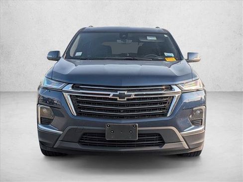 Used 2023 Chevrolet Traverse LT FWD image 2