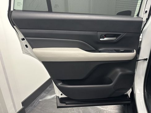 Used 2024 Toyota Grand Highlander XLE image 16