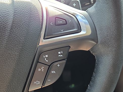 Used 2018 Ford Edge Titanium w/ Technology Package FWD image 22