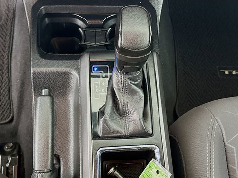 Used 2016 Toyota Tacoma TRD Off-Road image 25