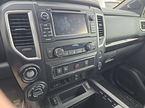 Used 2018 Nissan Titan SL AWD/4WD image 9