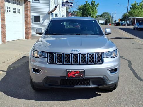 Used 2020 Jeep Grand Cherokee Laredo w/ Security & Convenience Group AWD/4WD image 3