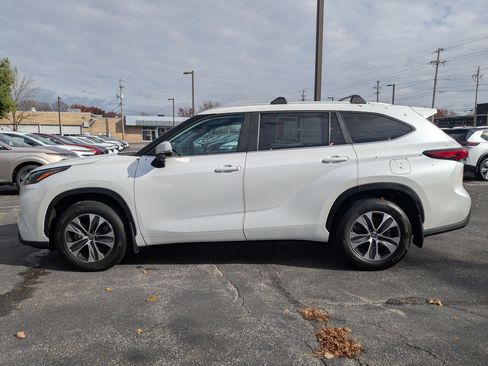 Used 2023 Toyota Highlander XLE image 9