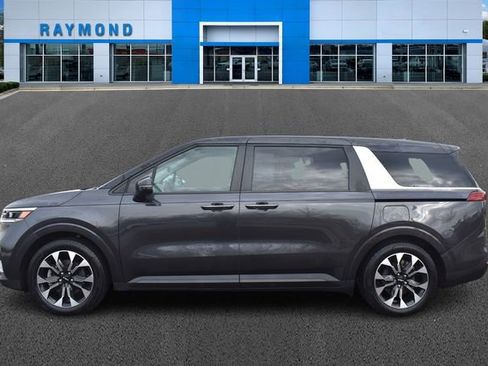 Certified 2023 Kia Carnival EX image 6