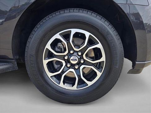 Used 2024 Ford Expedition XLT RWD image 23