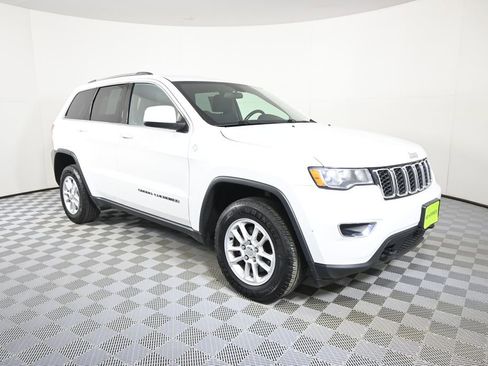 Used 2018 Jeep Grand Cherokee Laredo image 9