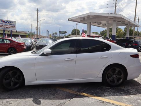 Used 2018 Alfa Romeo Giulia RWD image 7
