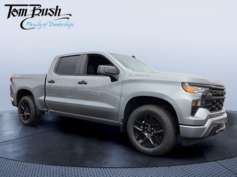 Used 2025 Chevrolet Silverado 1500 Custom AWD/4WD image 2