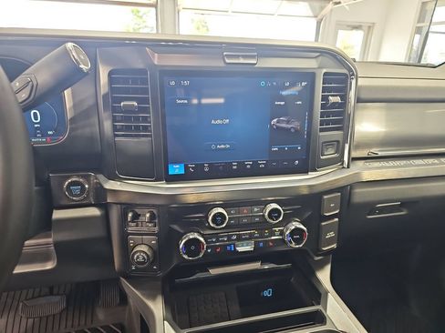 Used 2025 Ford F350 Lariat w/ Tremor Off-Road Package AWD/4WD image 25