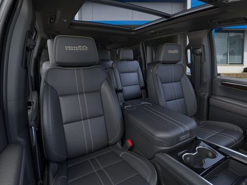 New 2026 Chevrolet Suburban High Country AWD/4WD image 16