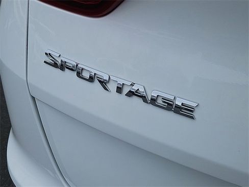 Used 2017 Kia Sportage LX image 12