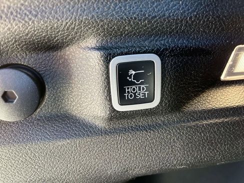 Used 2024 Jeep Grand Cherokee L Limited w/ Luxury Tech Group II image 24