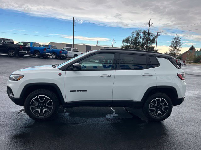 Used 2025 Jeep Compass Trailhawk AWD/4WD image 7