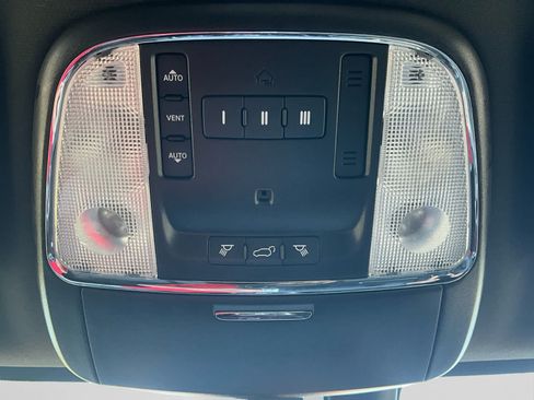 Used 2021 Jeep Grand Cherokee Laredo X AWD/4WD image 19