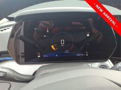 Used 2024 Chevrolet Trax LT w/ LT Convenience Package image 16