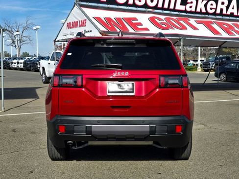 New 2026 Jeep Cherokee Laredo image 5