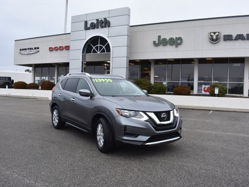 Used 2018 Nissan Rogue SV image 1