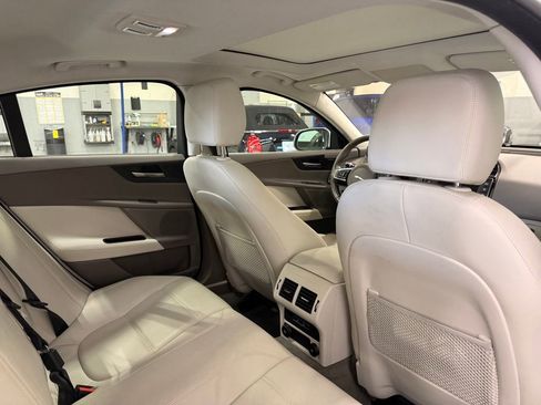 Used 2018 Jaguar XE Prestige AWD/4WD image 26