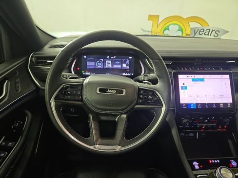 Used 2023 Jeep Grand Cherokee Overland w/ Luxury Tech Group IV AWD/4WD image 15