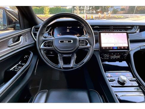 Used 2023 Jeep Grand Cherokee Overland w/ Advanced Protech Group III image 5