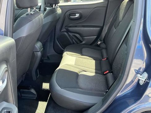 Used 2023 Jeep Renegade Latitude AWD/4WD image 15