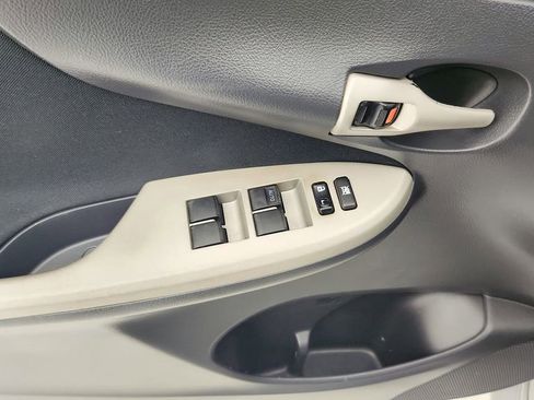 Used 2013 Toyota Corolla S image 22