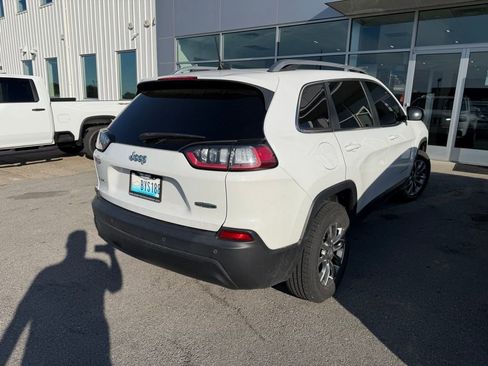 Used 2021 Jeep Cherokee Latitude Plus w/ Sun & Sound Group AWD/4WD image 3