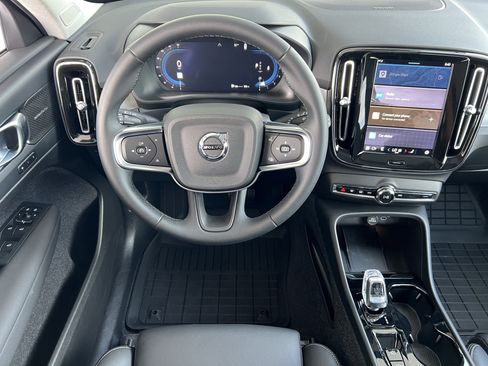 Used 2025 Volvo XC40 B5 Ultra w/ Protection Package Premier AWD/4WD image 32