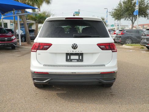 Used 2024 Volkswagen Tiguan SE image 6