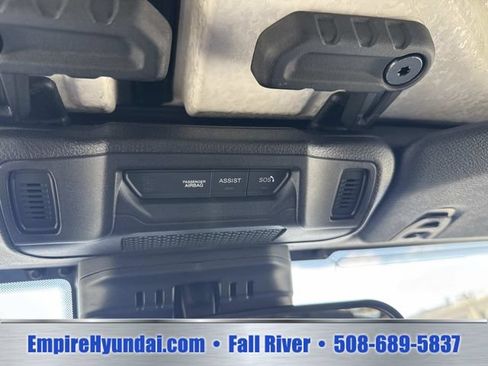 Used 2025 Jeep Wrangler Unlimited Sahara AWD/4WD image 25