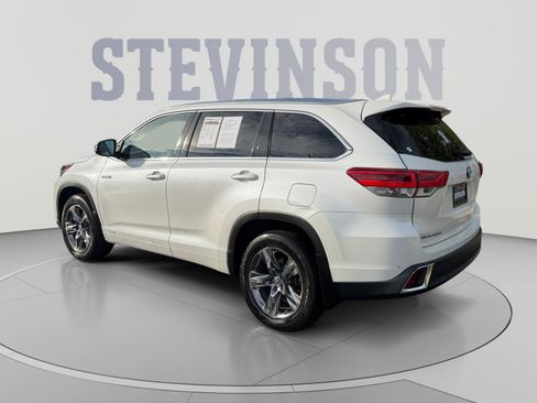 Used 2017 Toyota Highlander Limited Platinum AWD/4WD image 3