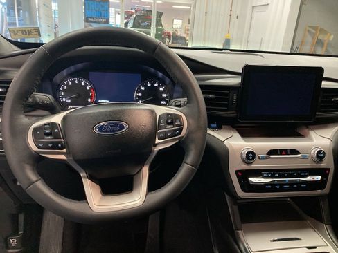 Used 2024 Ford Explorer XLT w/ Class IV Trailer Tow Package image 21