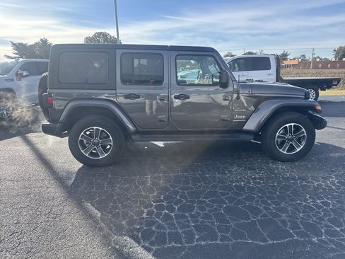 Used 2023 Jeep Wrangler Unlimited Sahara image 6
