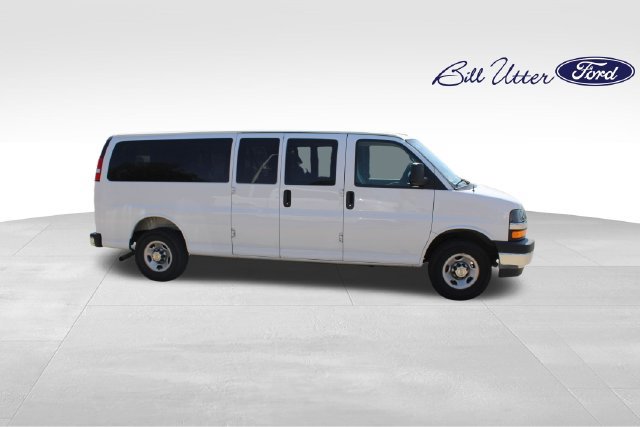 Used 2025 Chevrolet Express 3500 LT w/ LT Preferred Equipment Group RWD image 4