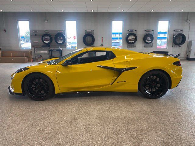 Used 2025 Chevrolet Corvette Z06 RWD image 8