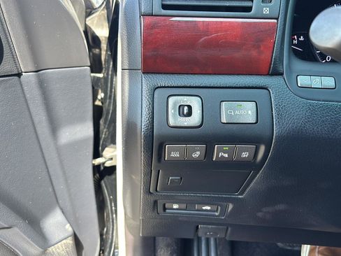 Used 2011 Lexus LS 460 AWD w/ Luxury Value Edition image 26