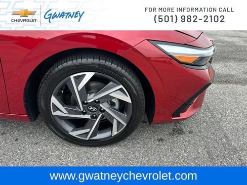 Used 2025 Hyundai Elantra SEL FWD image 12