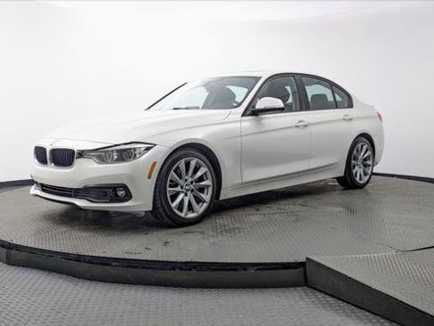 Used 2018 BMW 320i xDrive Sedan AWD/4WD image 2