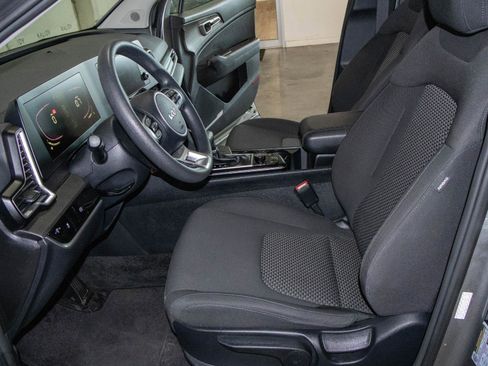 Used 2024 Kia Sportage LX image 7