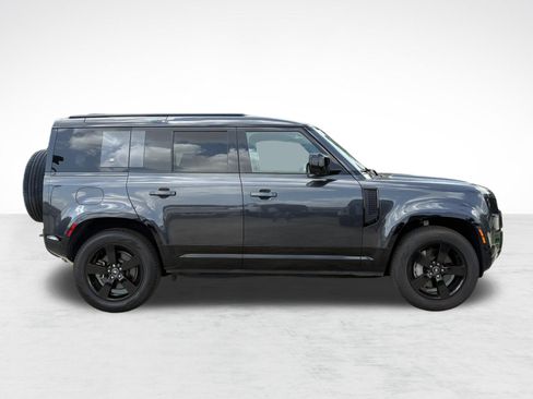 Used 2024 Land Rover Defender 110 X-Dynamic SE AWD/4WD image 8