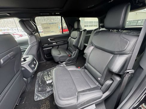 New 2026 Ford Expedition Platinum w/ Stealth Appearance Package AWD/4WD image 6