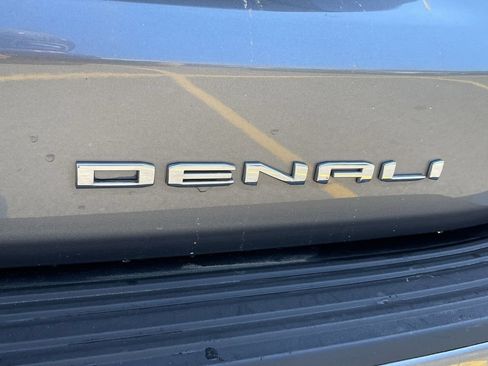 Used 2021 GMC Yukon Denali w/ Denali Ultimate Package AWD/4WD image 8