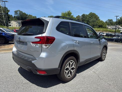 Used 2021 Subaru Forester Premium AWD/4WD image 3
