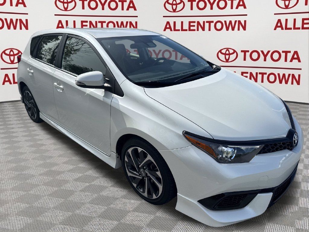Used 2017 Toyota Corolla iM w/ Carpet Mat Package FWD image 2