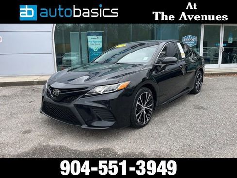 Used 2018 Toyota Camry SE image 1