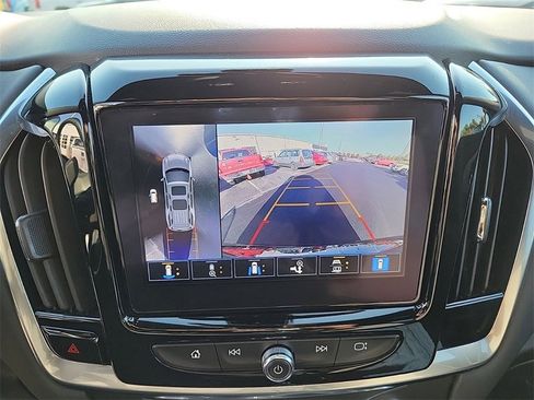 Used 2023 Chevrolet Traverse LT image 27