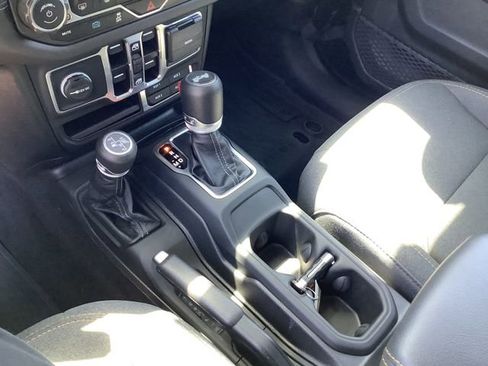 Used 2025 Jeep Wrangler Unlimited Sahara AWD/4WD image 18